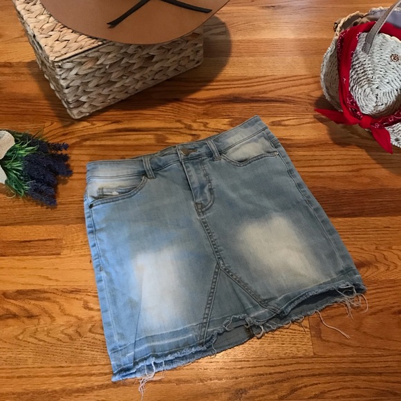 Wild Blue Sadie Frayed Distressed Denim Mini Skirt - Picture 12 of 14